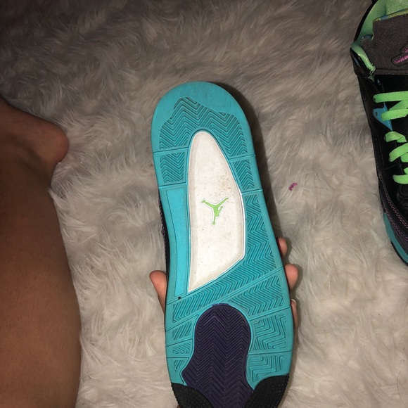 Shoes - Picture 3 of 8